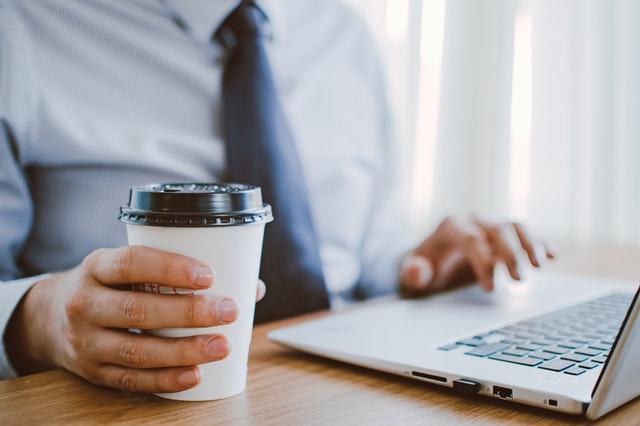 O que faz um auxiliar administrativo e como se especializar?